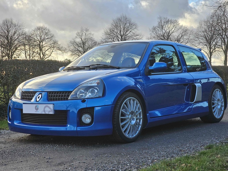 Renault 3.0 V6 Sport Hatchback 3dr Petrol Manual (285 g/km, 255 bhp)