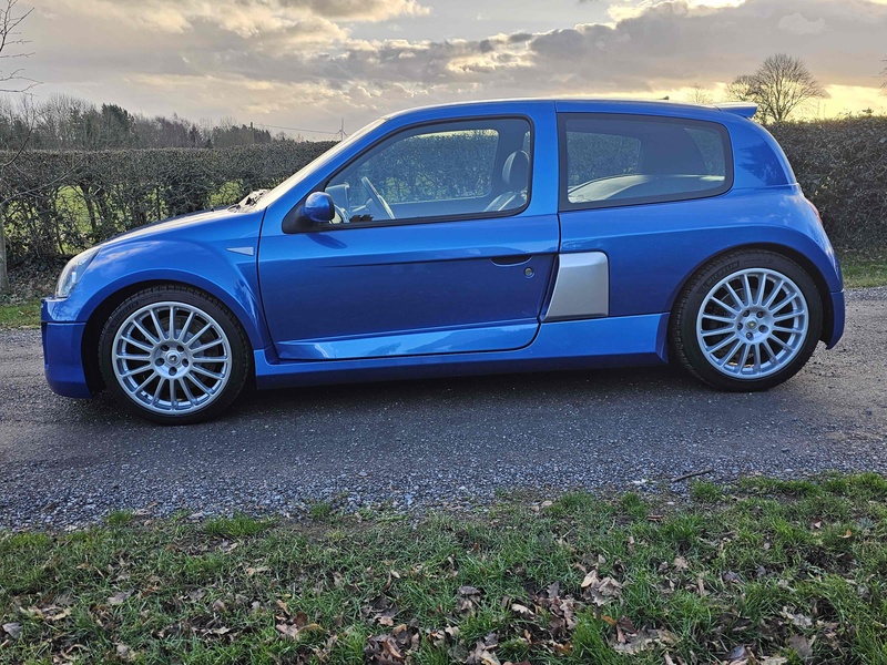 Renault 3.0 V6 Sport Hatchback 3dr Petrol Manual (285 g/km, 255 bhp)
