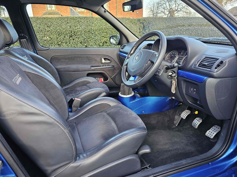 Renault 3.0 V6 Sport Hatchback 3dr Petrol Manual (285 g/km, 255 bhp)