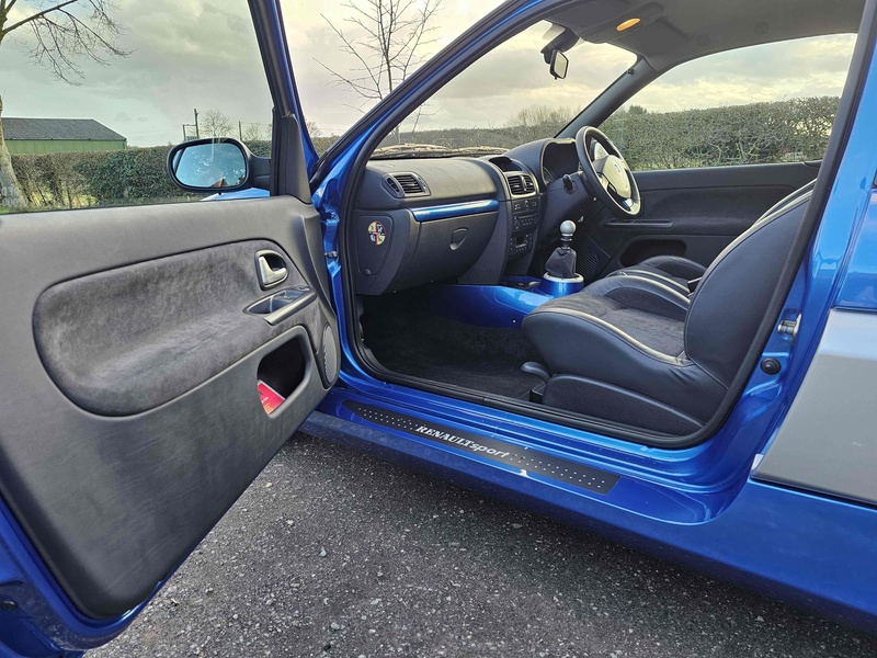Renault 3.0 V6 Sport Hatchback 3dr Petrol Manual (285 g/km, 255 bhp)