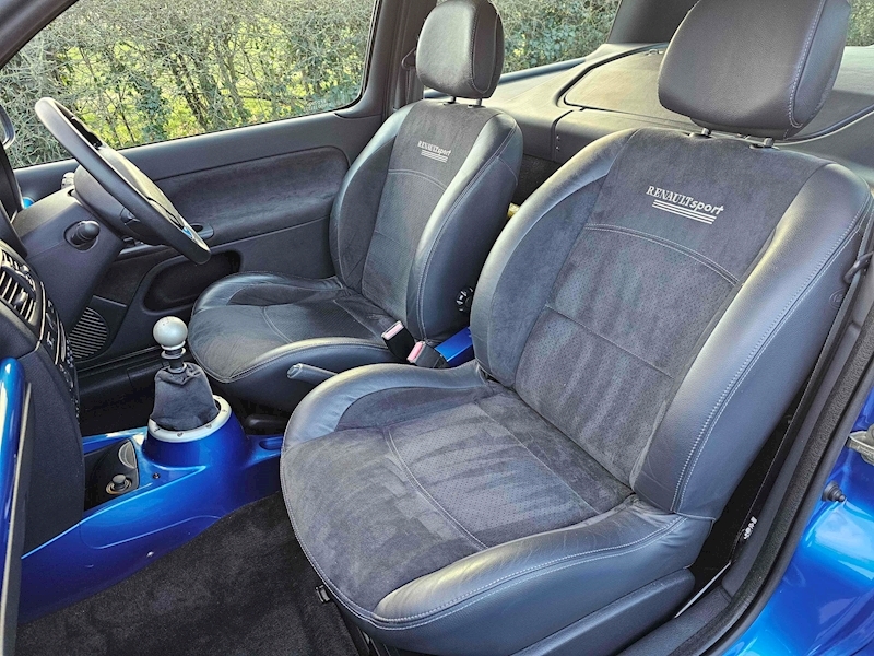 Renault 3.0 V6 Sport Hatchback 3dr Petrol Manual (285 g/km, 255 bhp)