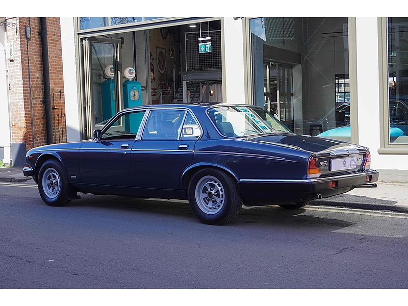 Daimler 1989 Daimler Double six saloon 5.3 auto
