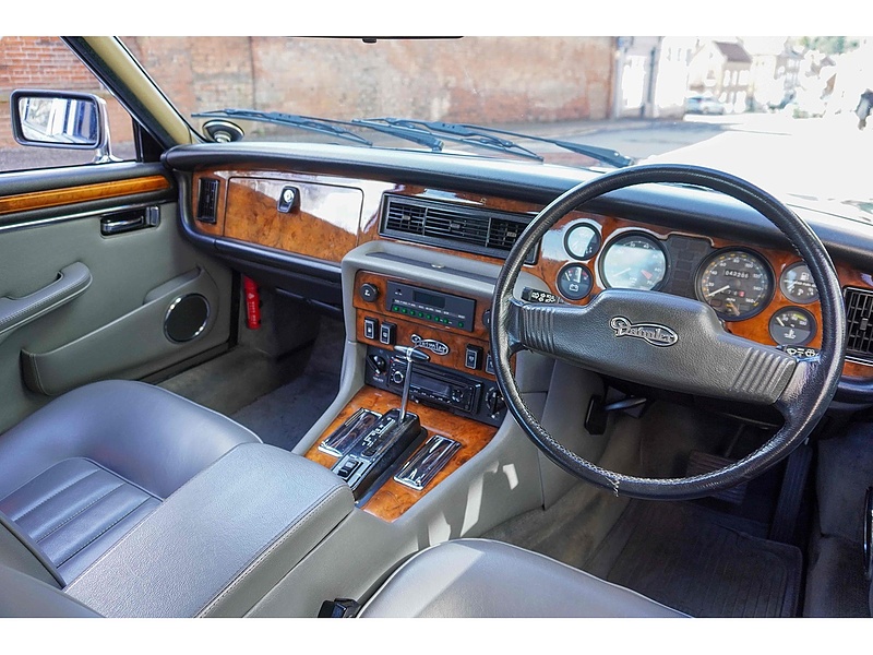 Daimler 1989 Daimler Double six saloon 5.3 auto