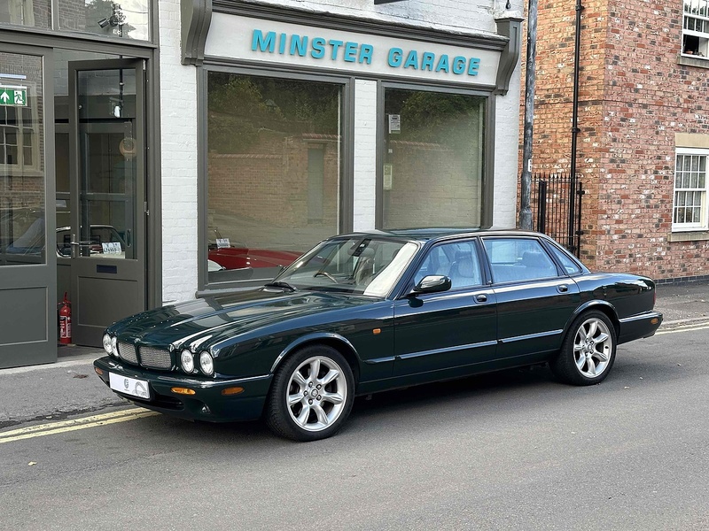 Jaguar 2001 Jaguar XJR 4.0 Supercharged