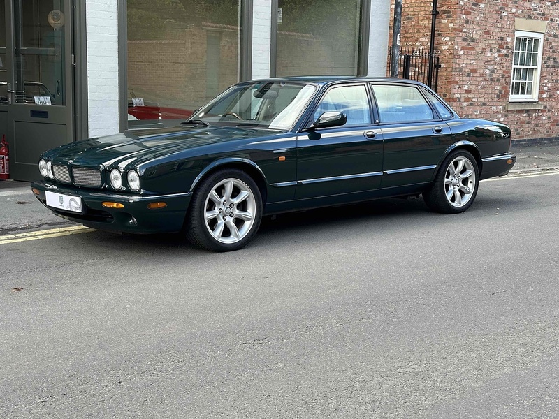 Jaguar 2001 Jaguar XJR 4.0 Supercharged