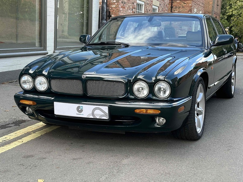 Jaguar 2001 Jaguar XJR 4.0 Supercharged