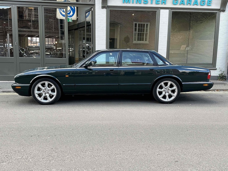 Jaguar 2001 Jaguar XJR 4.0 Supercharged