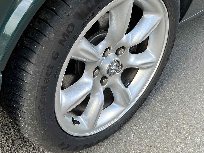 Jaguar 2001 Jaguar XJR 4.0 Supercharged