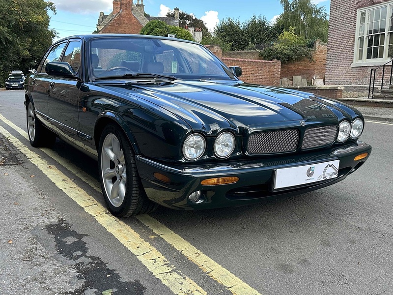 Jaguar 2001 Jaguar XJR 4.0 Supercharged