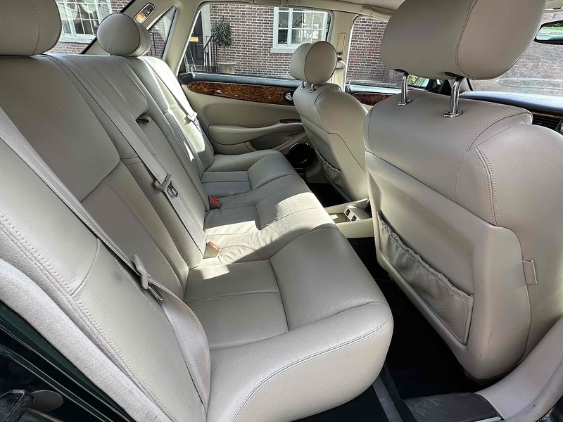 Jaguar 2001 Jaguar XJR 4.0 Supercharged