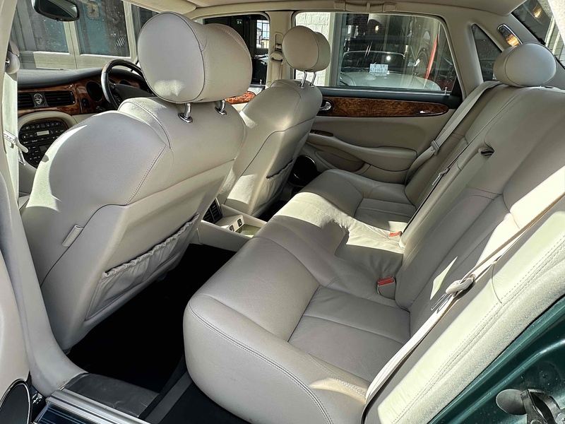 Jaguar 2001 Jaguar XJR 4.0 Supercharged