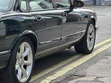 Jaguar XJR  