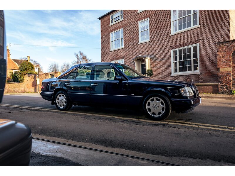 Mercedes-Benz E250 Saloon 2.5 Automatic Diesel