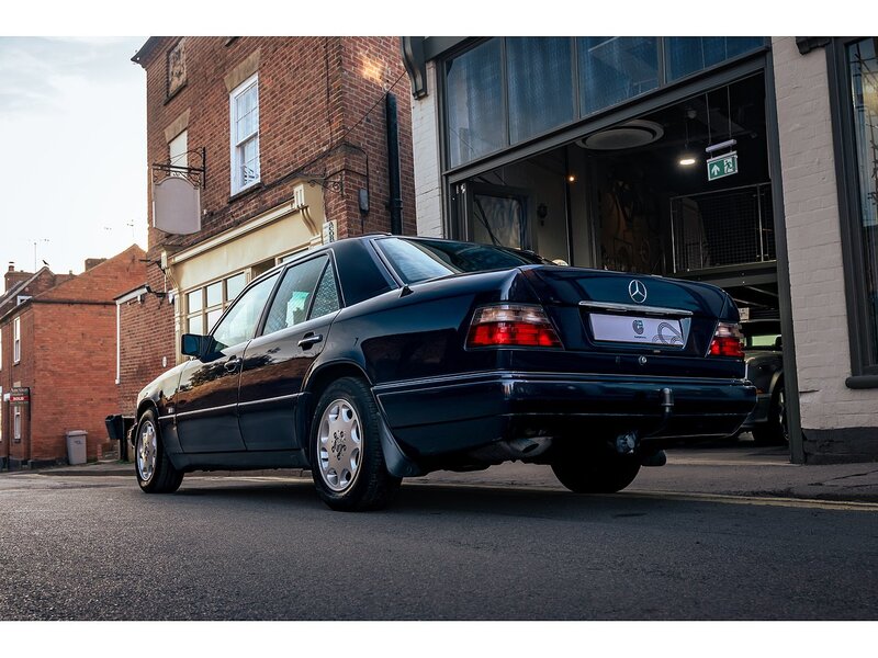 Mercedes-Benz E250 Saloon 2.5 Automatic Diesel