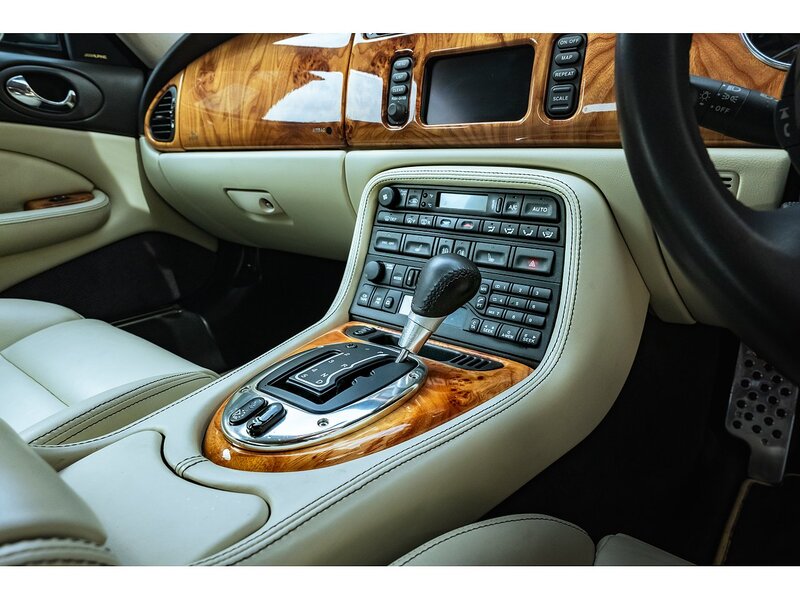 Jaguar 4.2 S Convertible 2dr Petrol Automatic (304 g/km, 400 bhp)