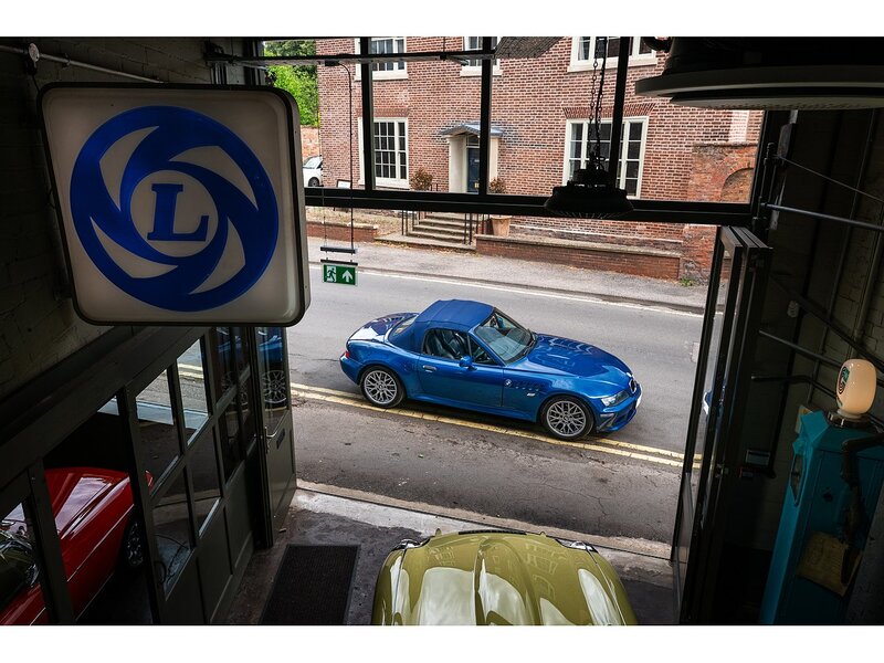 BMW 2.2i Sport Roadster // Manual