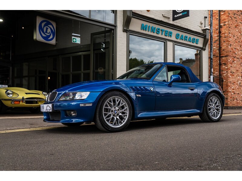 BMW 2.2i Sport Roadster // Manual