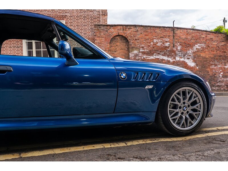 BMW 2.2i Sport Roadster // Manual