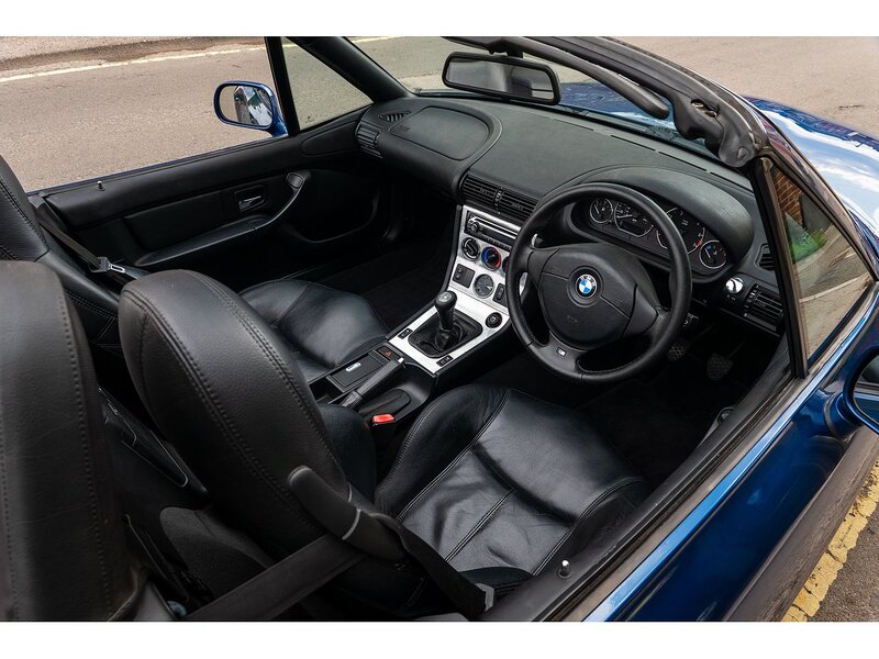 BMW 2.2i Sport Roadster // Manual