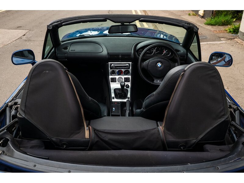 BMW 2.2i Sport Roadster // Manual