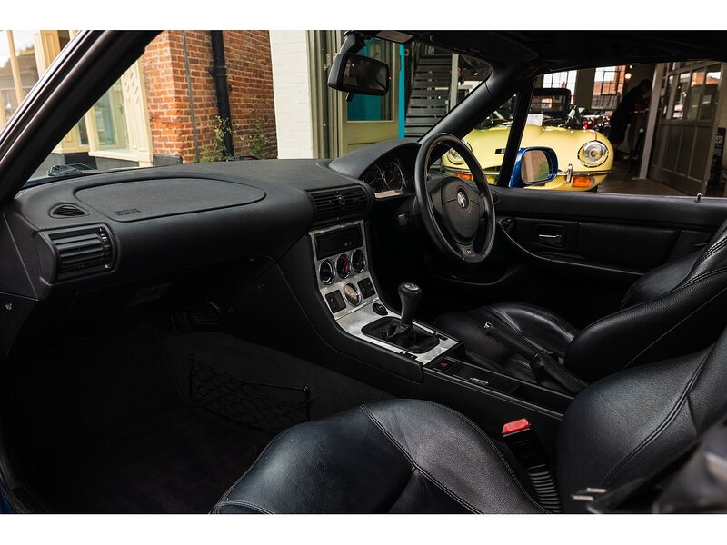 BMW 2.2i Sport Roadster // Manual