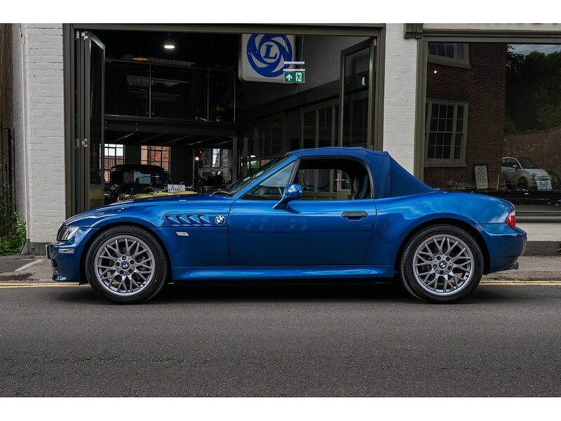 BMW 2.2i Sport Roadster // Manual