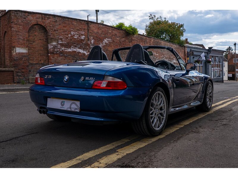 BMW 2.2i Sport Roadster // Manual