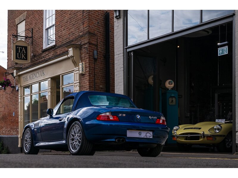 BMW 2.2i Sport Roadster // Manual