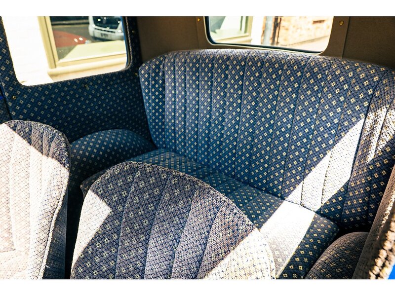 Austin RM De Luxe Saloon