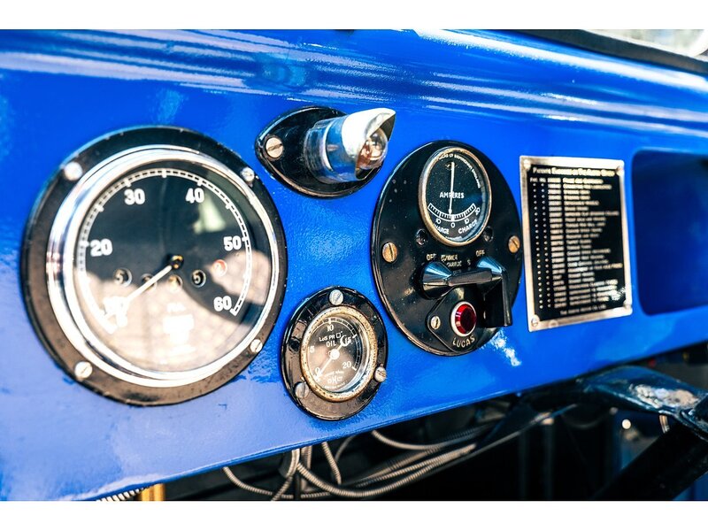 Austin RM De Luxe Saloon