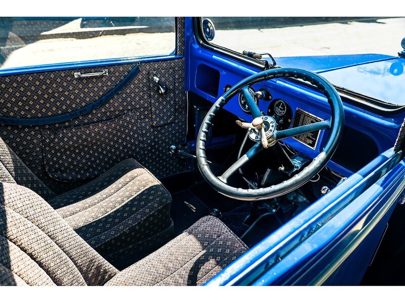 Austin RM De Luxe Saloon