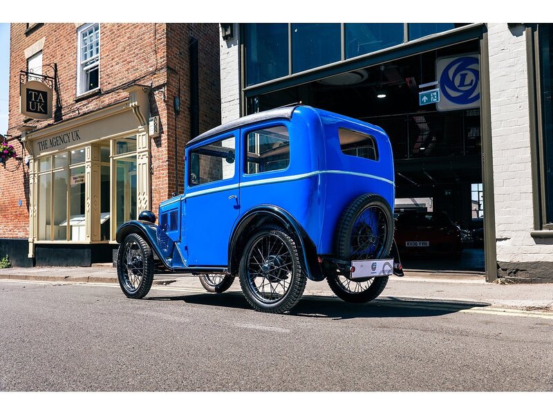 Austin RM De Luxe Saloon