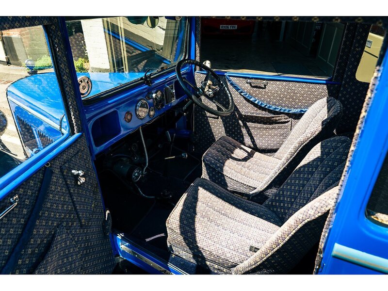 Austin RM De Luxe Saloon