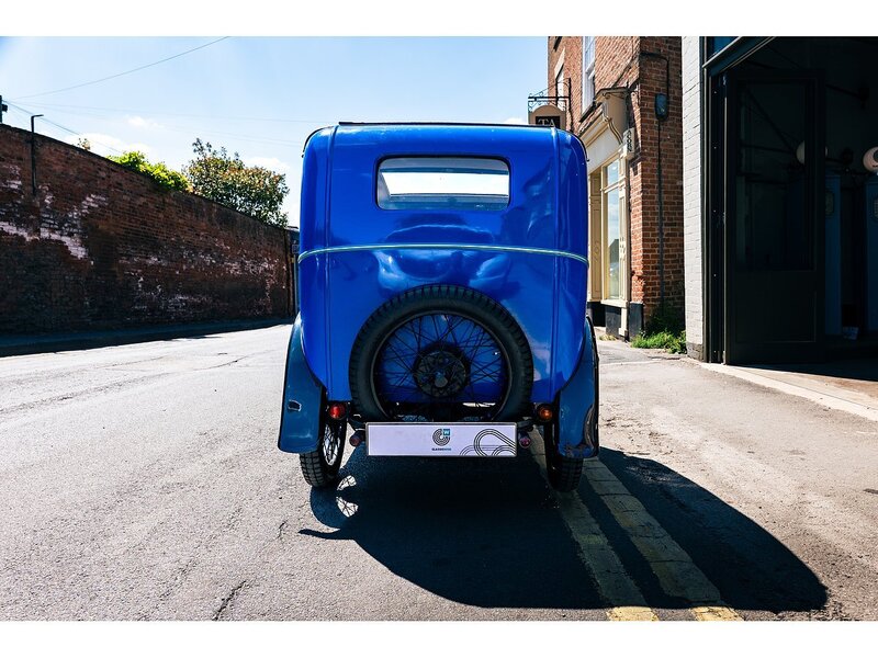 Austin RM De Luxe Saloon