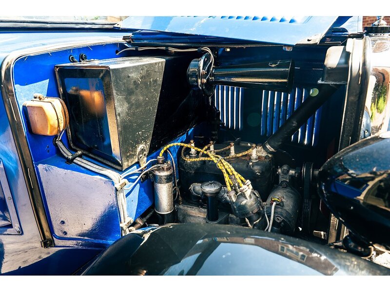 Austin RM De Luxe Saloon