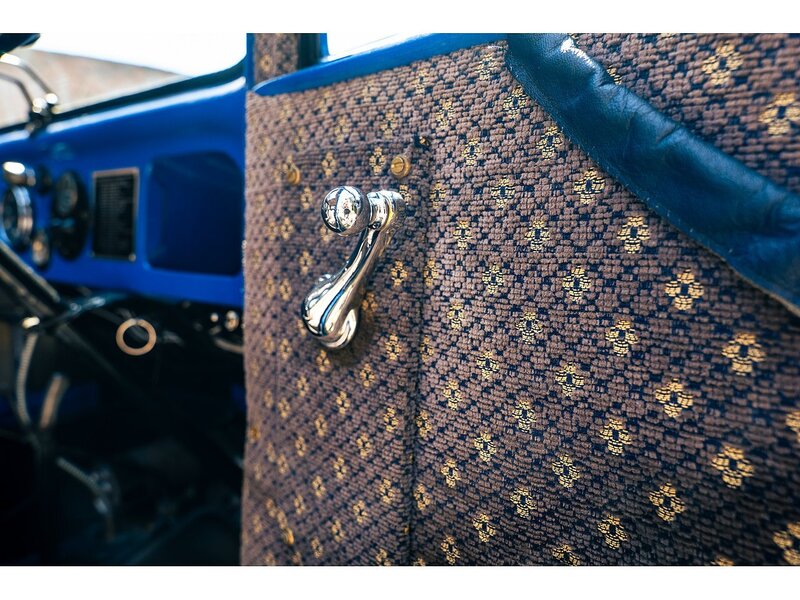 Austin RM De Luxe Saloon