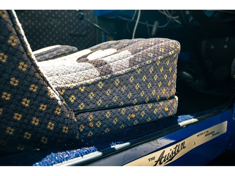 Austin RM De Luxe Saloon