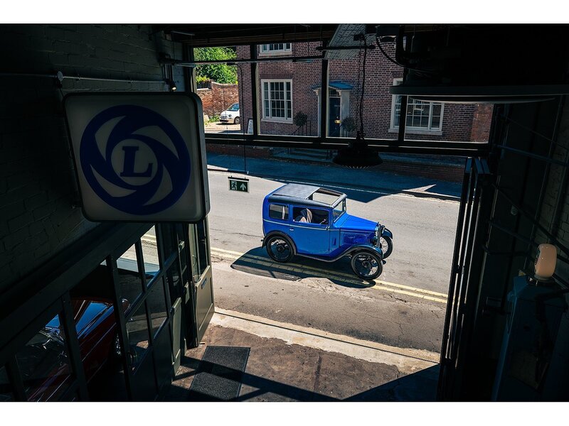 Austin RM De Luxe Saloon