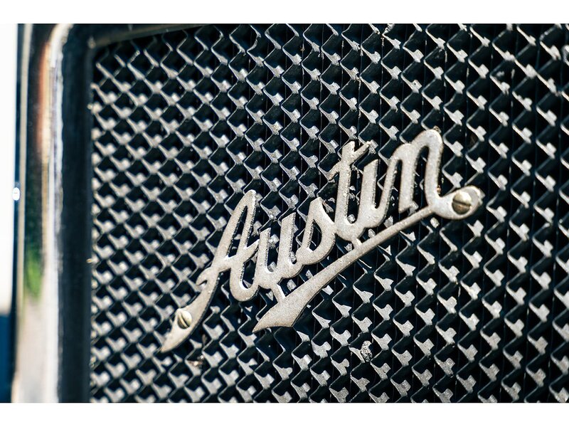 Austin RM De Luxe Saloon