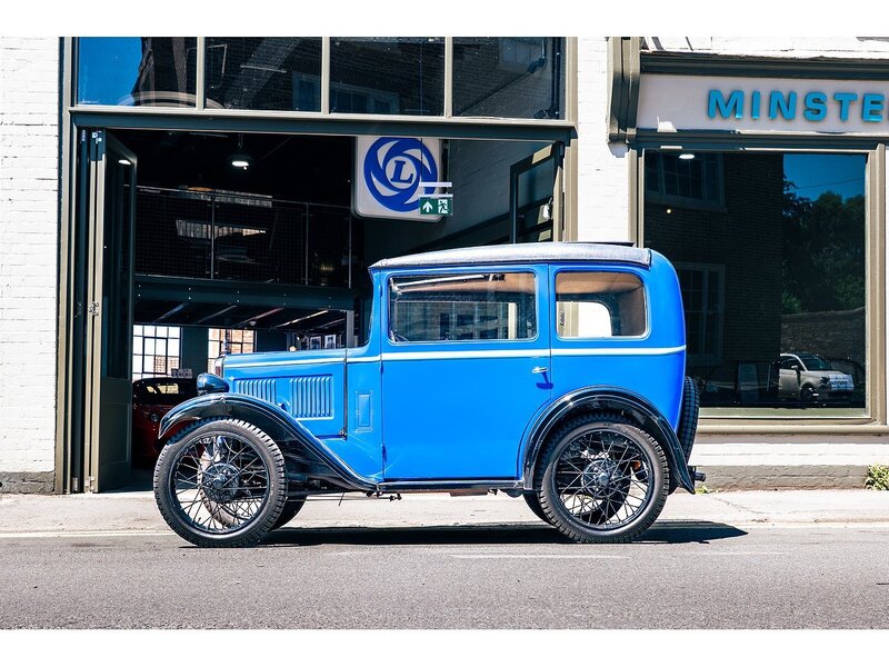 Austin RM De Luxe Saloon