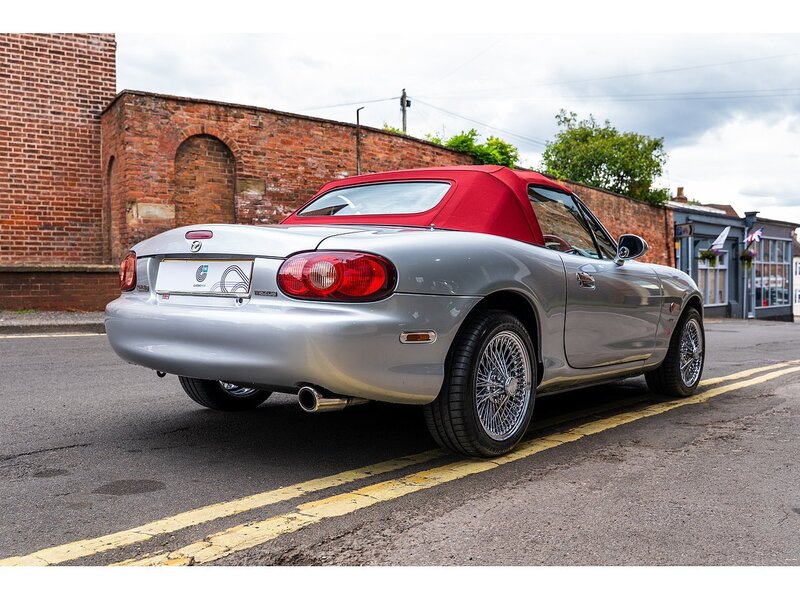 Mazda 1.8 Icon Convertible 2dr Petrol Manual (210 g/km, 146 bhp)