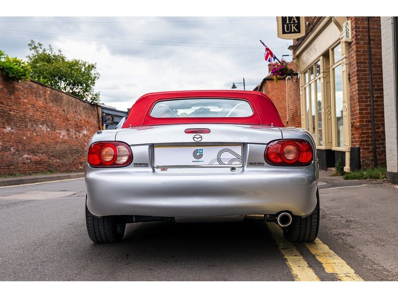 Mazda 1.8 Icon Convertible 2dr Petrol Manual (210 g/km, 146 bhp)