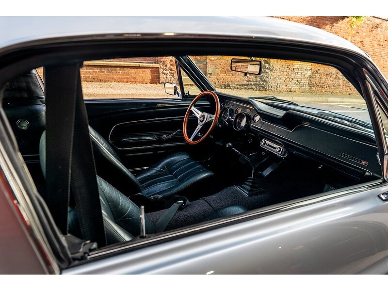 Ford Fastback 302 5 Speed manual