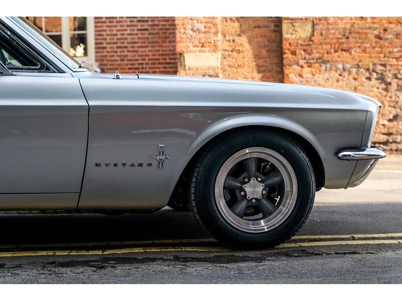 Ford Fastback 302 5 Speed manual