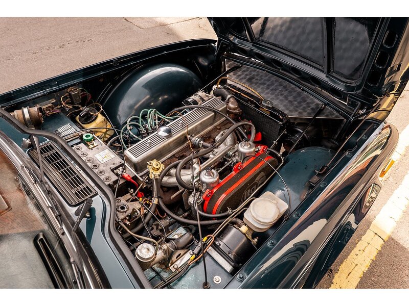 Triumph CR-Chassis // Twin Carburettor Conversion