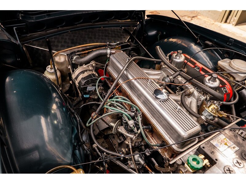 Triumph CR-Chassis // Twin Carburettor Conversion