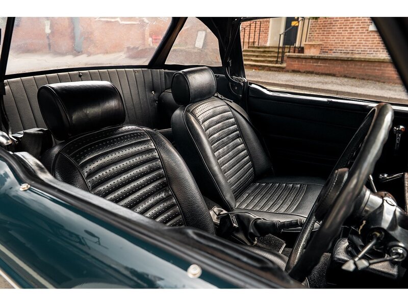 Triumph CR-Chassis // Twin Carburettor Conversion