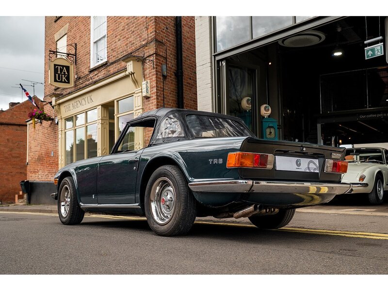 Triumph CR-Chassis // Twin Carburettor Conversion