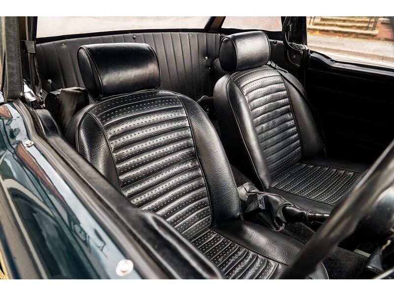 Triumph CR-Chassis // Twin Carburettor Conversion