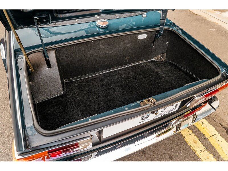 Triumph CR-Chassis // Twin Carburettor Conversion